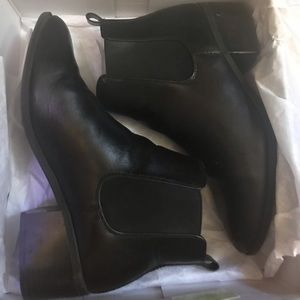 Women’s Chelsea Boots - Size 9, Black